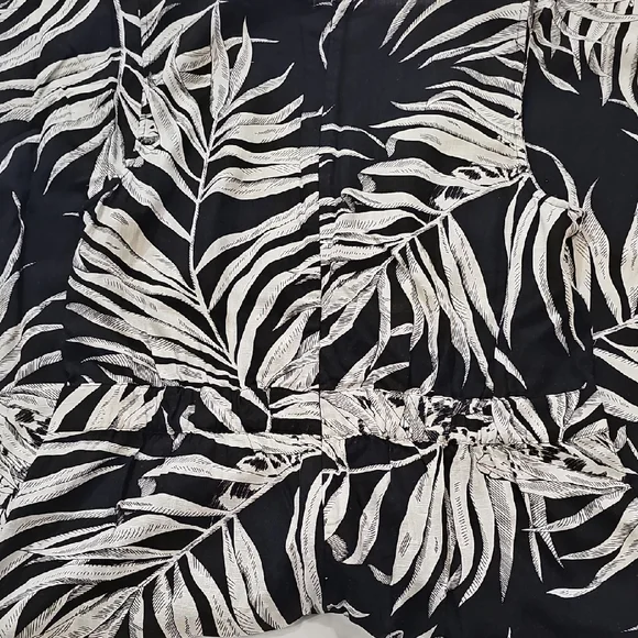 Chelsea & Theodore Monochrome Tropical Jumpsuit - Picture 5 of 5